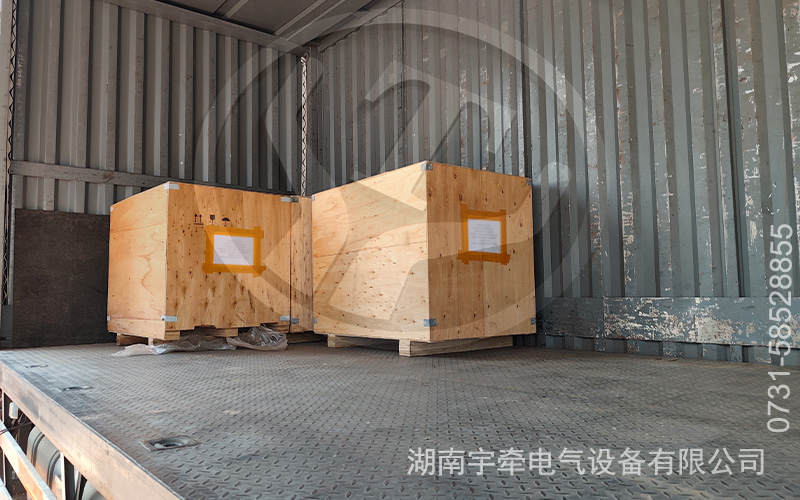 礦用湘潭電機(jī)車配件出口海外 1.jpg